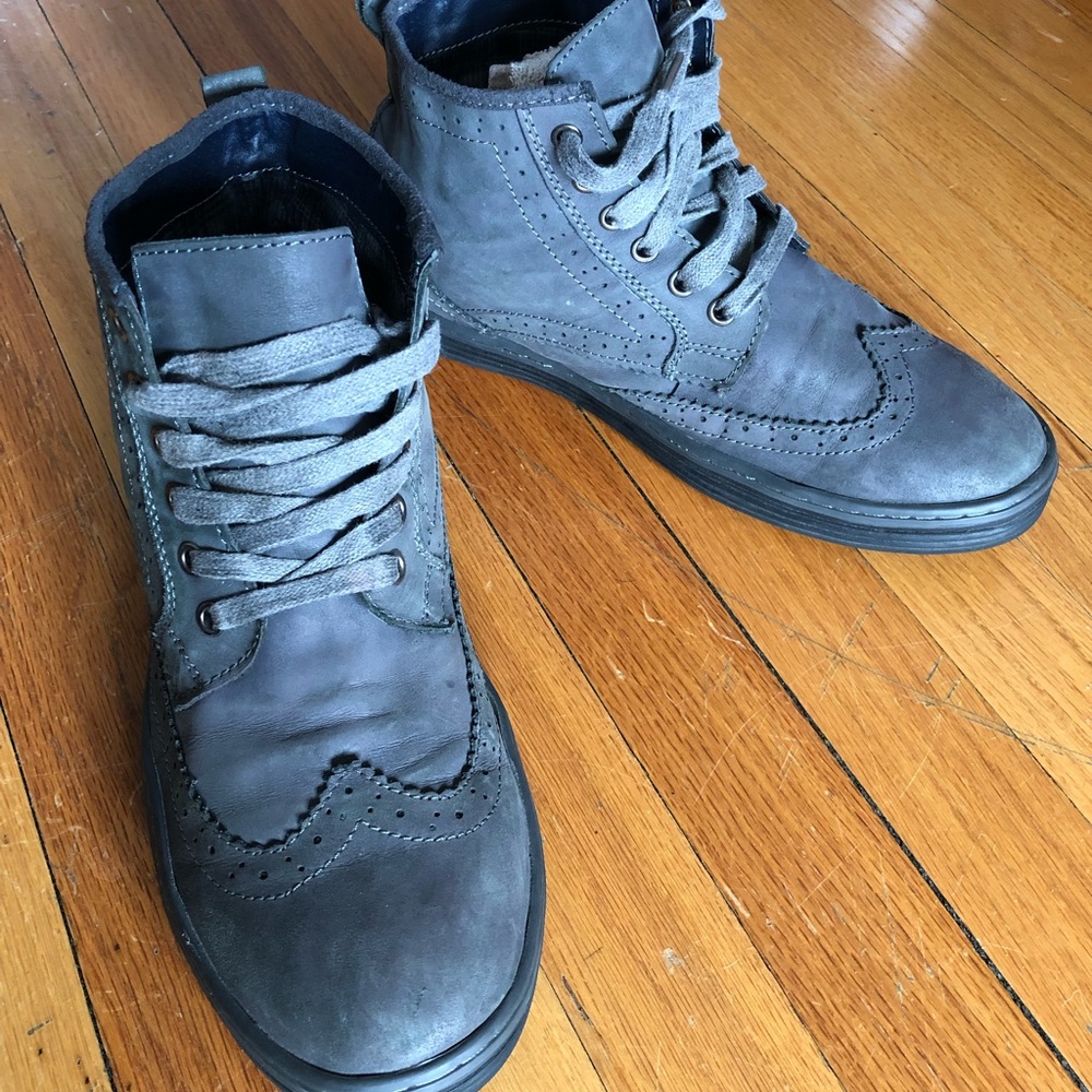 Steve Madden Wriggley Casual Wing-tip Chukka